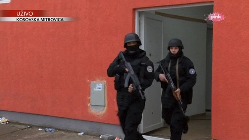 Ολοι με το δάχτυλο στη σκανδάλη: Ανάπτυξη σερβικών-αλβανικών και δυνάμεων της KFΟR στα σύνορα – Δείτε εικόνες και Βίντεο